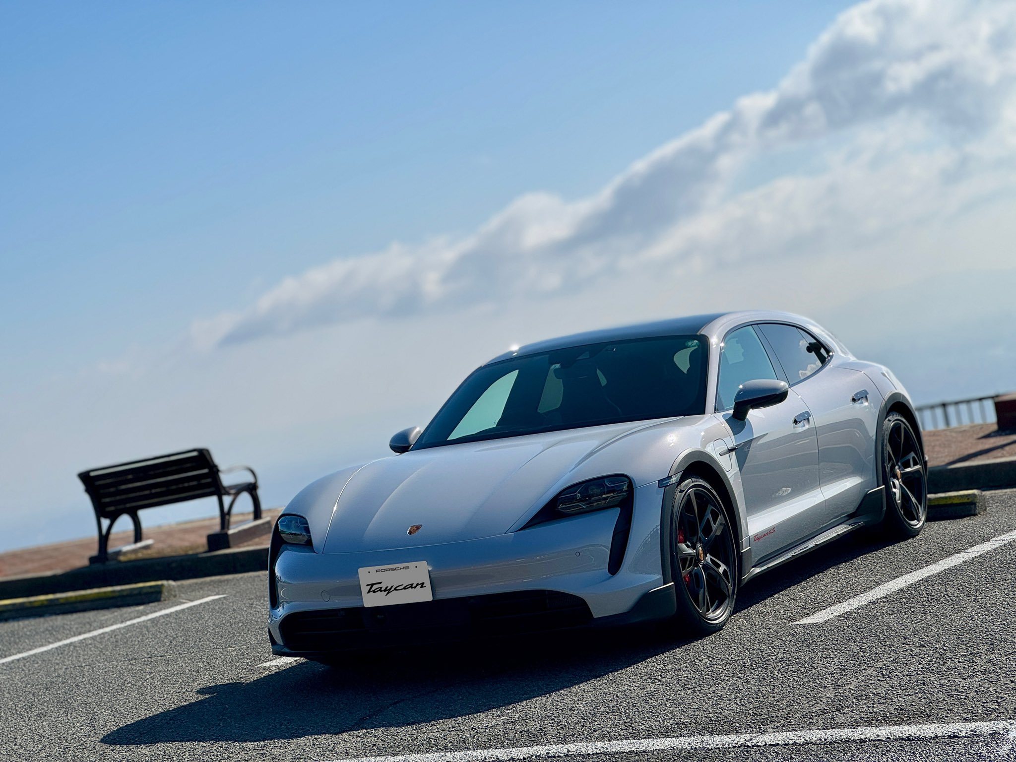 ポルシェタイカン納車から半月で走行距離500km。実際の感想は